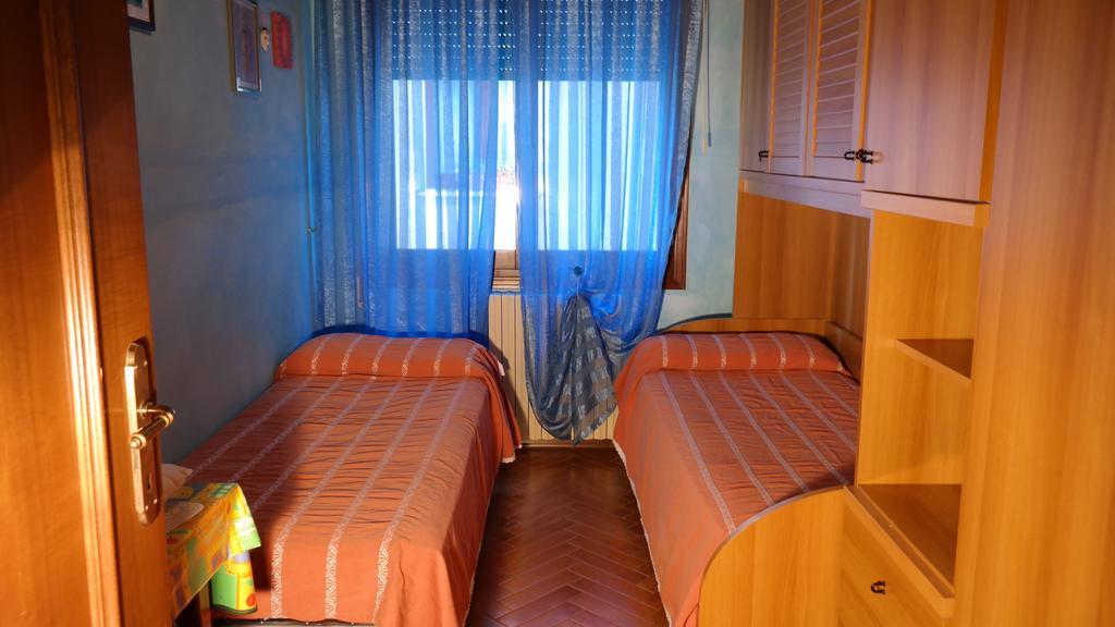 Caorle Economy Apartments Habitación foto